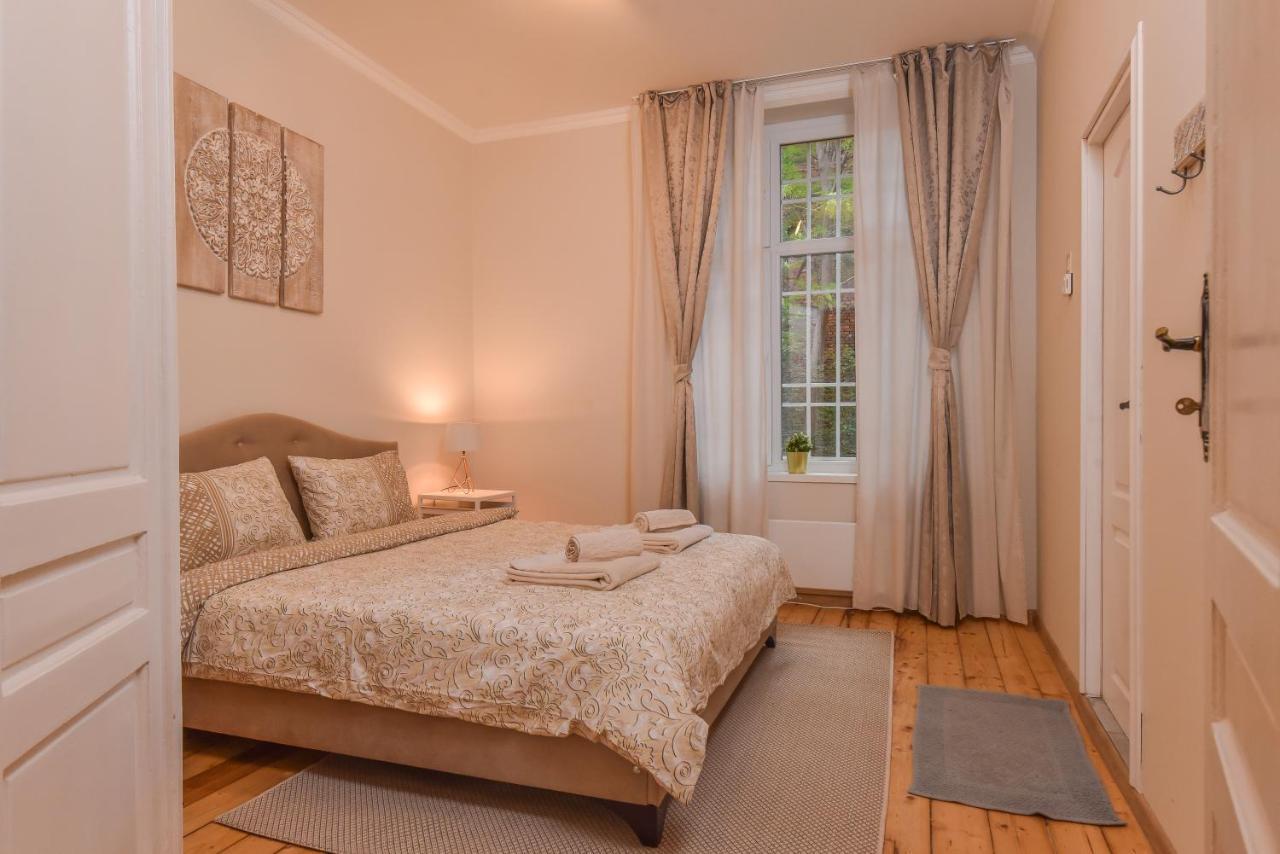 Spacious Vintage 2Br, 2Bath Apartment By Flat Mаnager Sofia Exterior foto